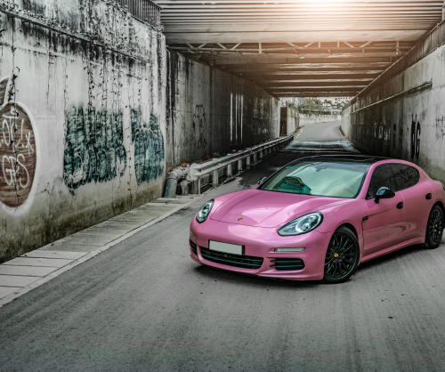 wrap xe, dán đổi màu xe Porsche Panamera wrap gloss laser pink