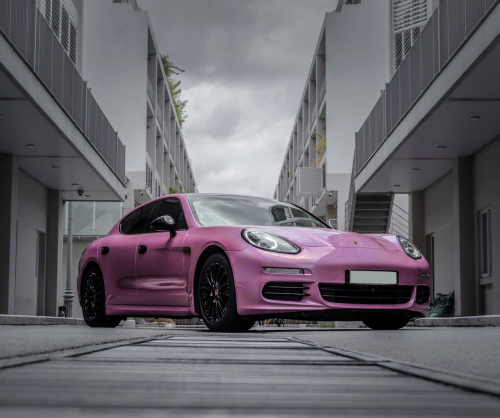wrap xe, dán đổi màu xe Porsche Panamera wrap gloss laser pink