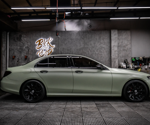 Dán đổi màu xe Mercedes-Benz E300 Matte Khaki Green