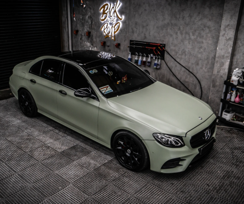 Dán đổi màu xe Mercedes-Benz E300 Matte Khaki Green