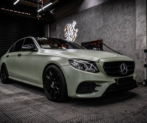 Dán đổi màu xe Mercedes-Benz E300 Matte Khaki Green