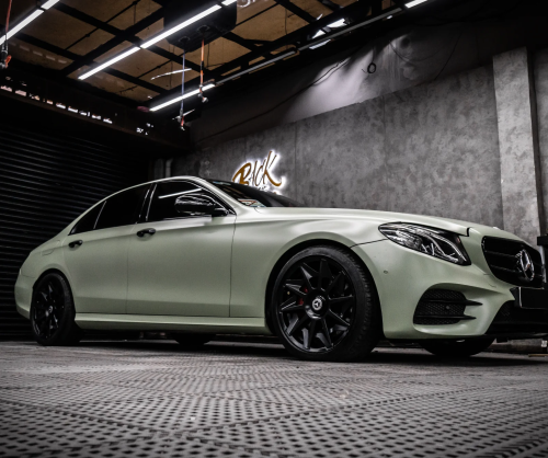 Dán đổi màu xe Mercedes-Benz E300 Matte Khaki Green