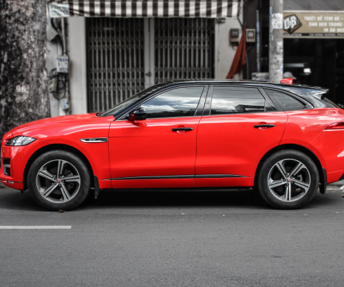 Dán đổi màu xe Jaguar F-Pace với Gloss Red