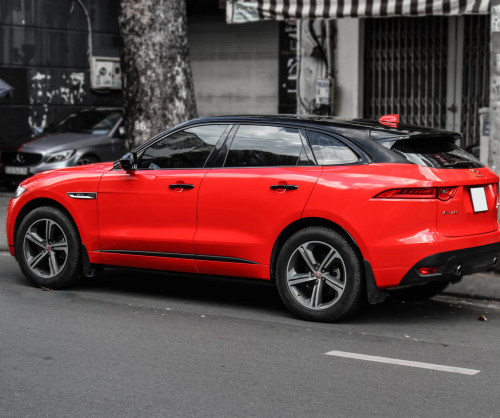 Dán đổi màu xe Jaguar F-Pace với Gloss Red