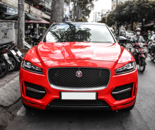 Dán đổi màu xe Jaguar F-Pace với Gloss Red