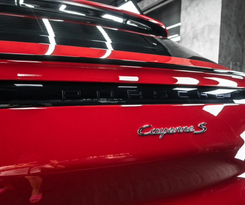 Dán đổi màu xe Porsche Cayenne Gloss Blush Red