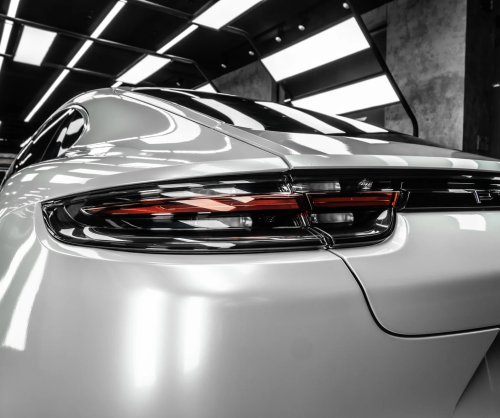 Dán đổi màu xe Porsche Panamera Gloss Pearl White