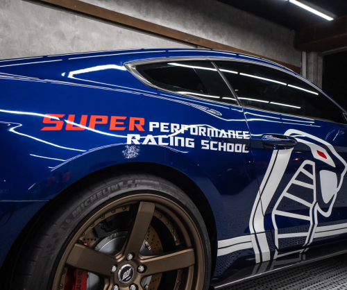 Wrap Ford Mustang 5.0 với thiết kế Snake xanh nổi bật