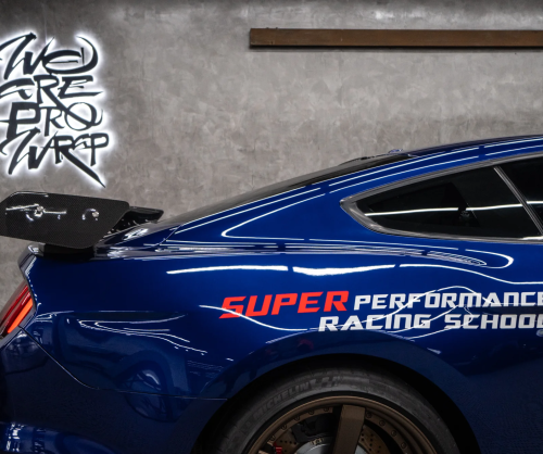 Wrap Ford Mustang 5.0 với thiết kế Snake xanh nổi bật