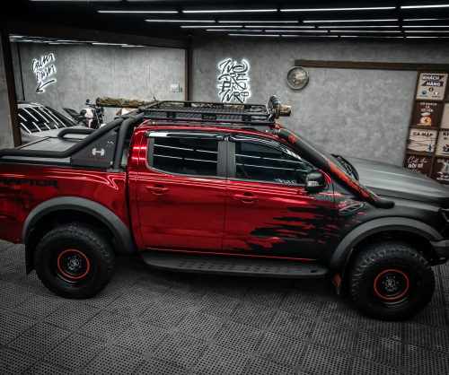 Dán đổi màu xe Ford Ranger Raptor Chrome Red & Matte Black