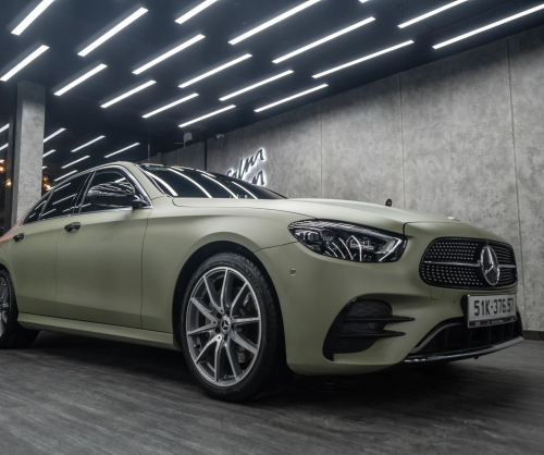 Dán đổi màu xe Mercedes E300 Matte Khaki Green