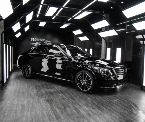 Dán đổi màu xe Mercedes C200 Gloss Black