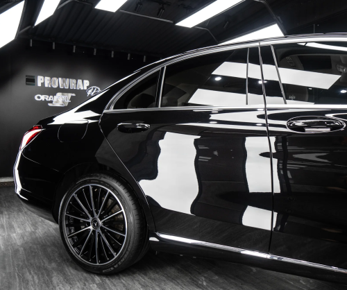 Dán đổi màu xe Mercedes C200 Gloss Black
