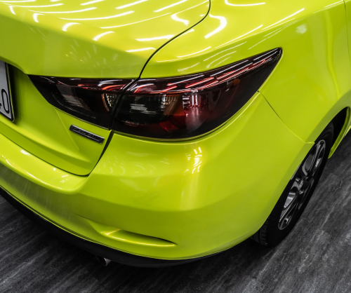 Dán đổi màu xe Mazda 2 Gloss Magic Apple Green