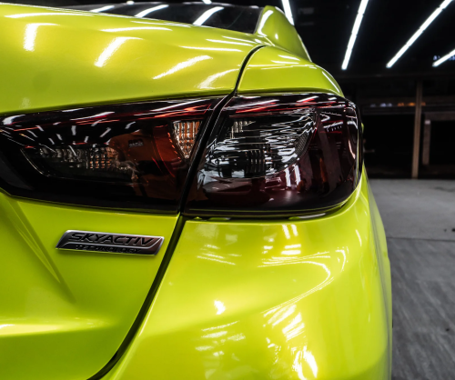 Dán đổi màu xe Mazda 2 Gloss Magic Apple Green