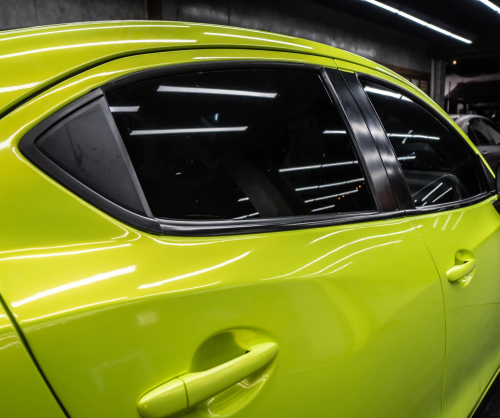 Dán đổi màu xe Mazda 2 Gloss Magic Apple Green