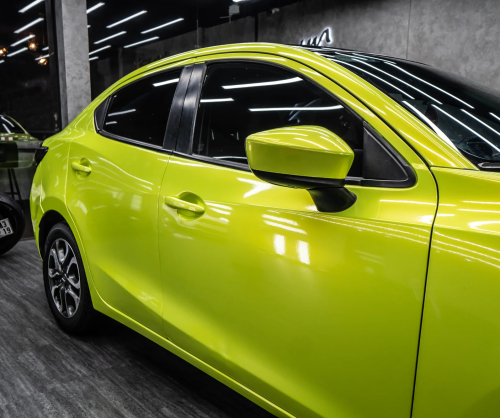 Dán đổi màu xe Mazda 2 Gloss Magic Apple Green