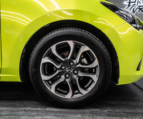 Dán đổi màu xe Mazda 2 Gloss Magic Apple Green