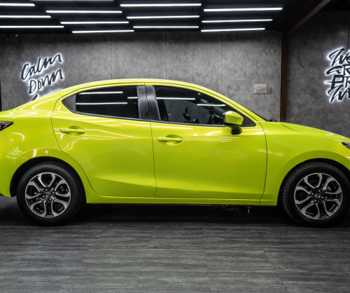 Dán đổi màu xe Mazda 2 Gloss Magic Apple Green