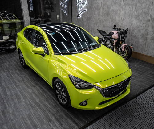 Dán đổi màu xe Mazda 2 Gloss Magic Apple Green