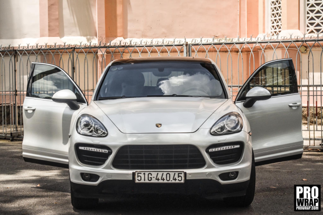 wrap xe, dán đổi màu xe Porsche Cayenne wrap gloss pearl white