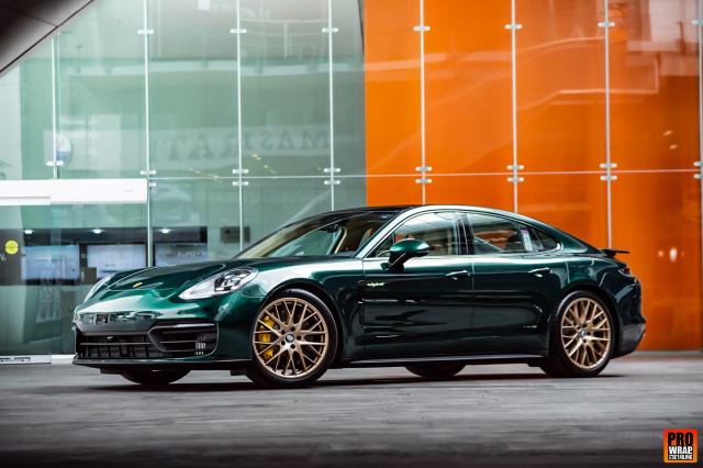 wrap xe, dán đổi màu xe Porsche Panamera Wrap Gloss Hunter Green