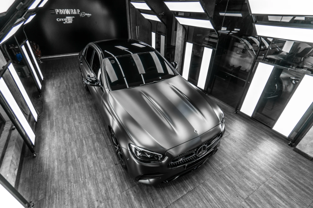 Dán đổi màu xe Mercedes-Benz E300 Matte AMG Gray