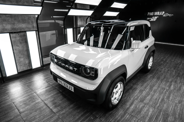 Dán đổi màu xe VinFast VF3 Gloss White Black Roof