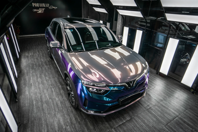 Dán đổi màu xe VinFast VF8 Gloss Chameleon Blue Purple & Sunset