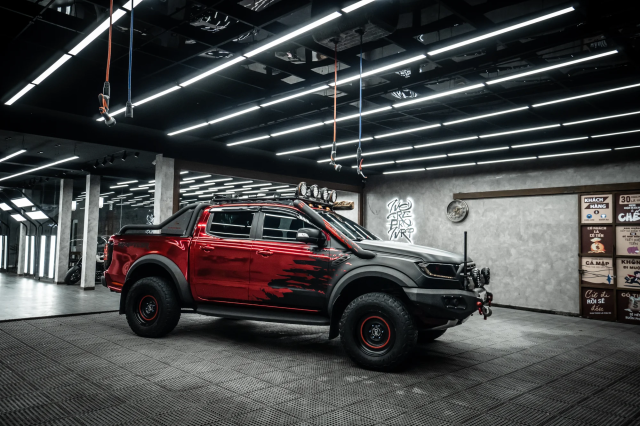 Dán đổi màu xe Ford Ranger Raptor Chrome Red & Matte Black