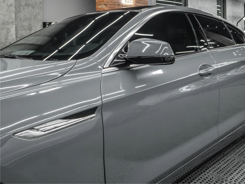 Dán đổi màu xe BMW 640i Gloss Nardo Gray góc phía sau tổng thể