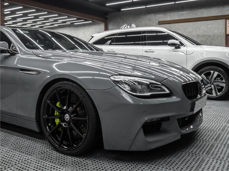 Dán đổi màu xe BMW 640i Gloss Nardo Gray góc 3/4