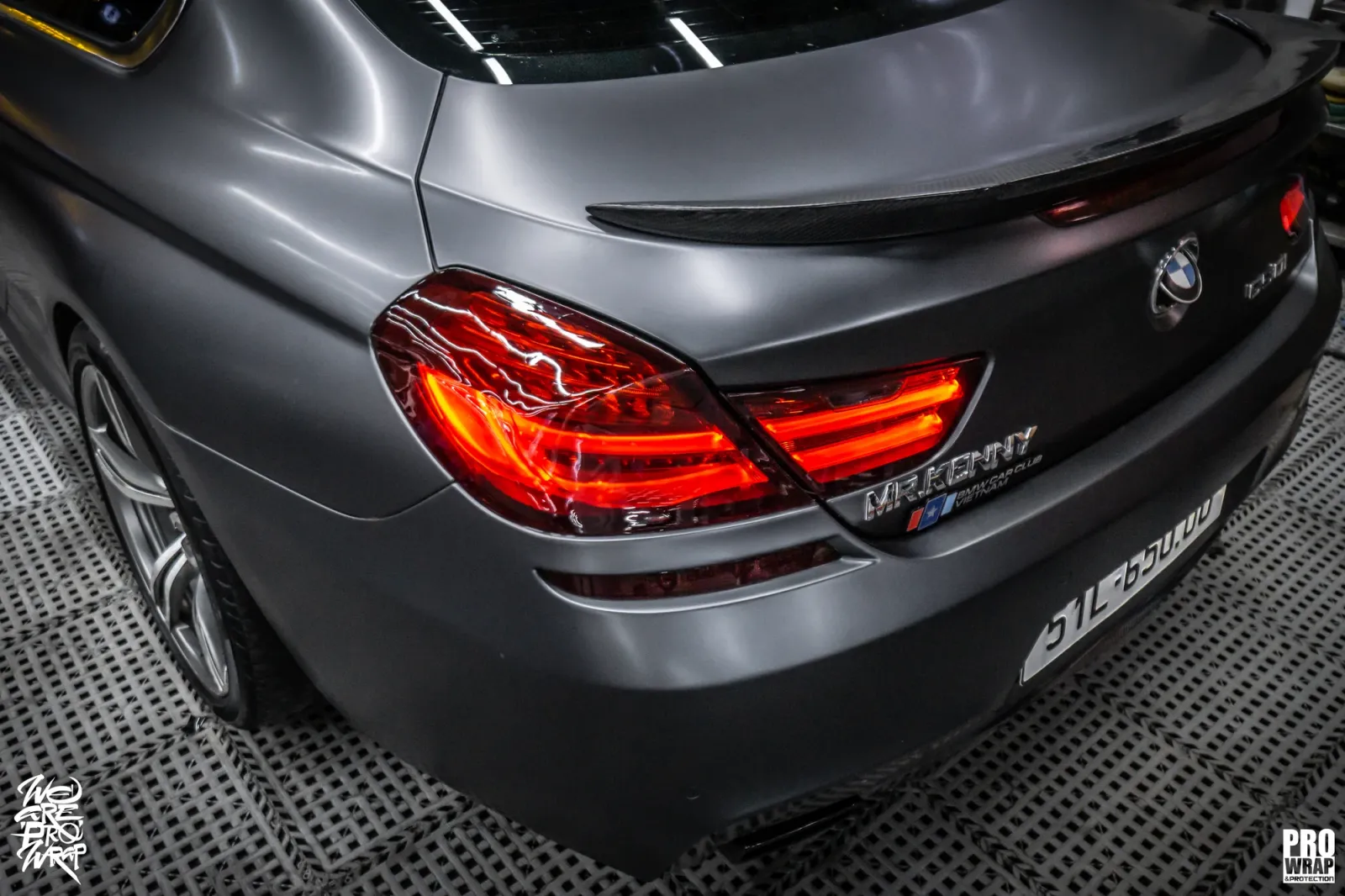Dán đổi màu xe BMW 650i Coupe Satin Dark Gray Metallic phần đuôi