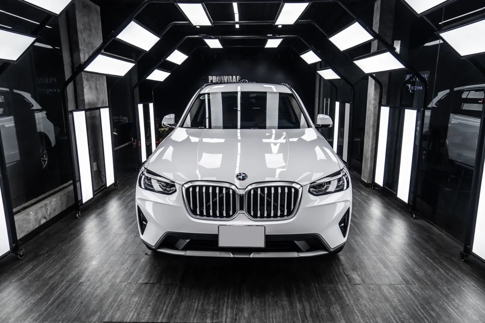 Dán đổi màu xe BMW X3 Gloss White góc chính diện