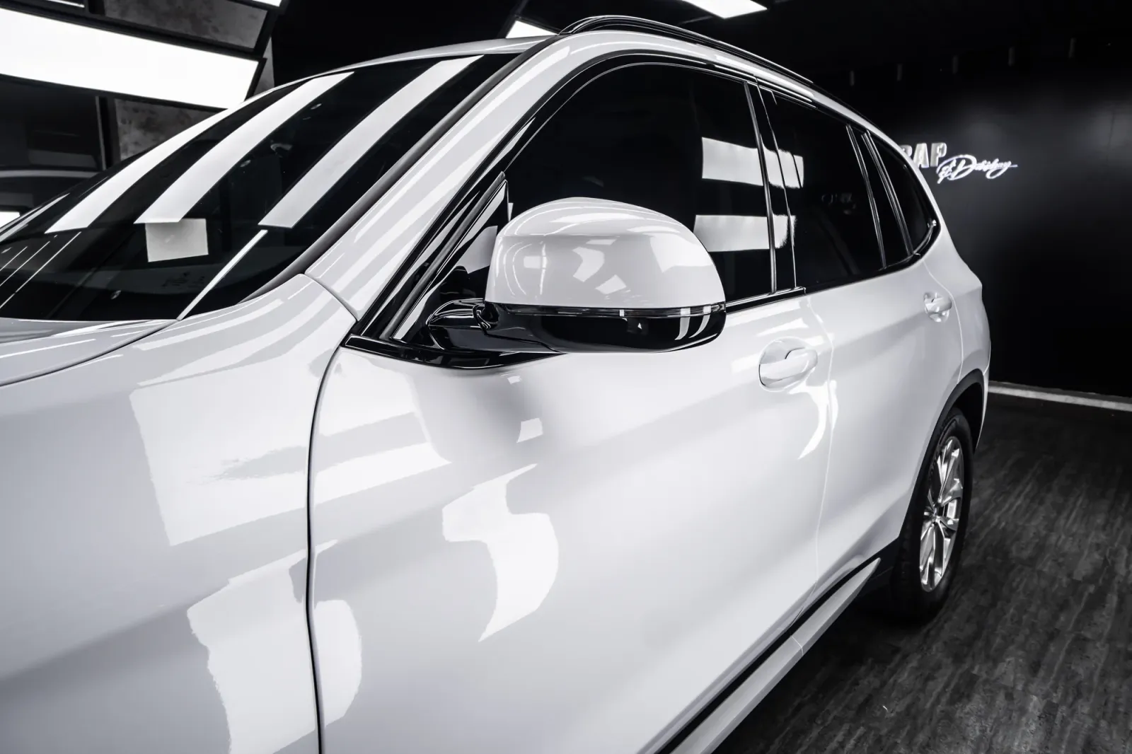 Dán đổi màu xe BMW X3 Gloss White chi tiết thân và cửa xe