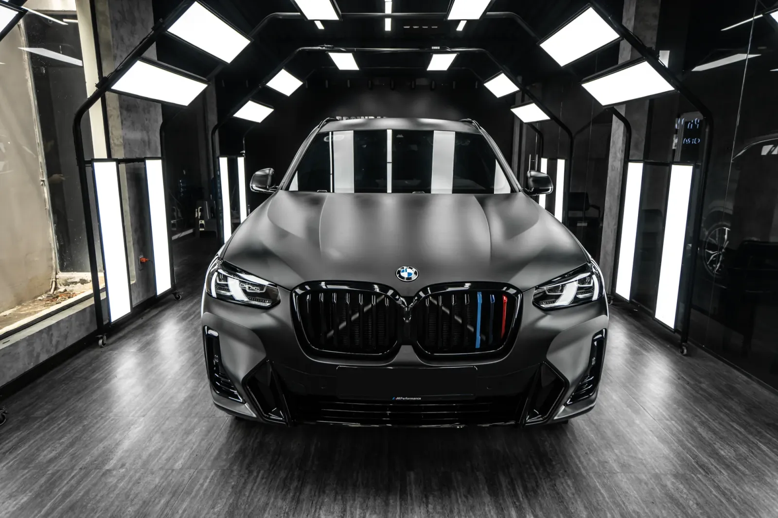 Dán đổi màu xe BMW X3 với Wrap Matte Black góc chính diện