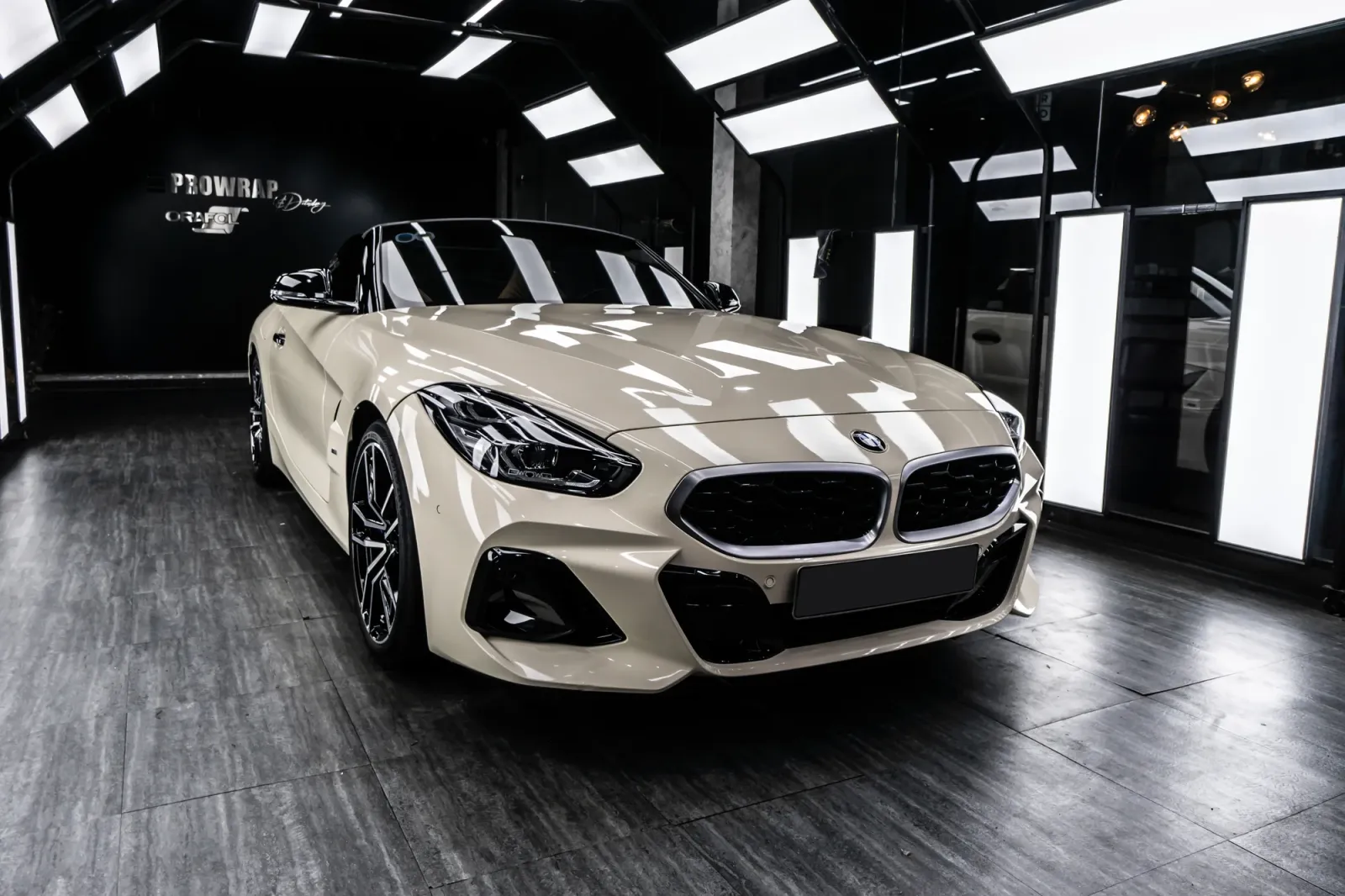 Dán đổi màu xe BMW Z4 Gloss Khaki Milano hoàn thiện tổng thể