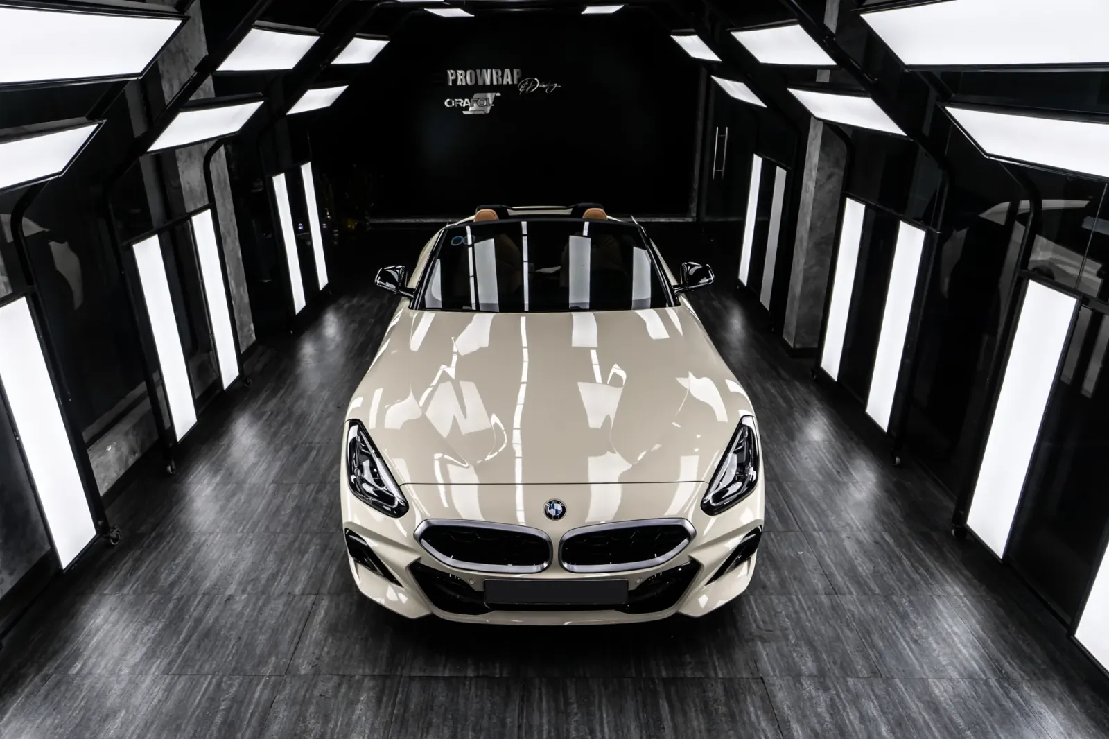 Dán đổi màu xe BMW Z4 Gloss Khaki Milano góc chính diện