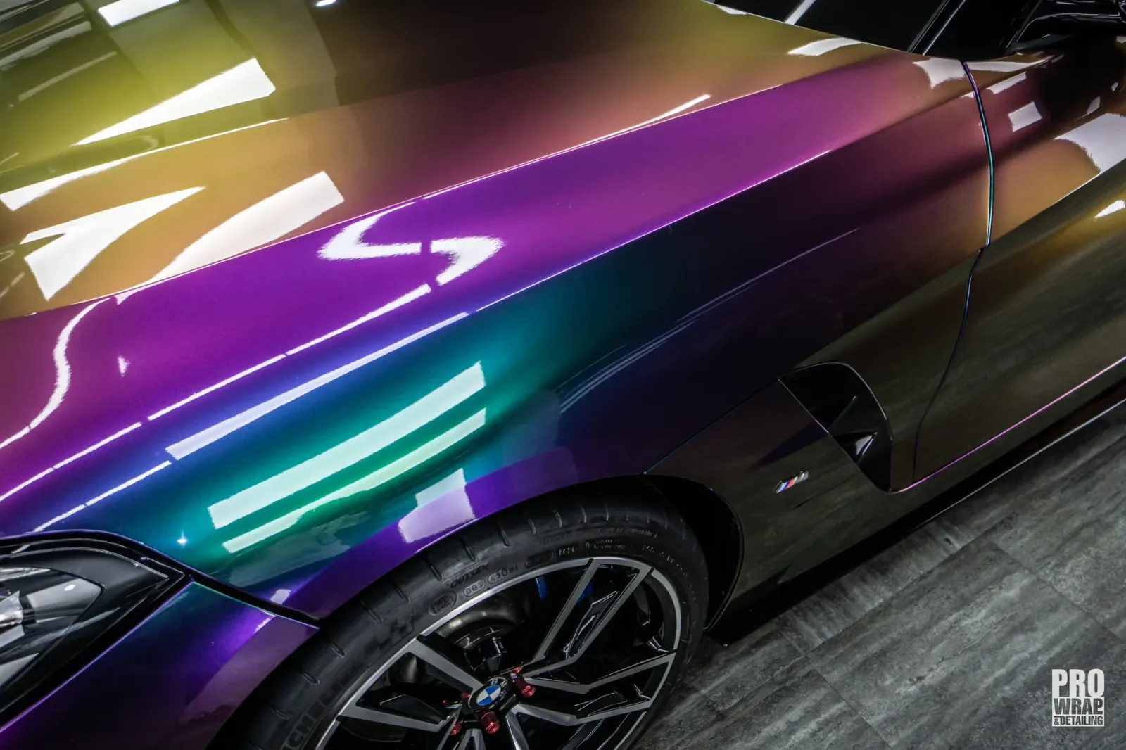 Dán đổi màu xe BMW Z4 Gloss Purple Flame hiệu ứng chuyển màu