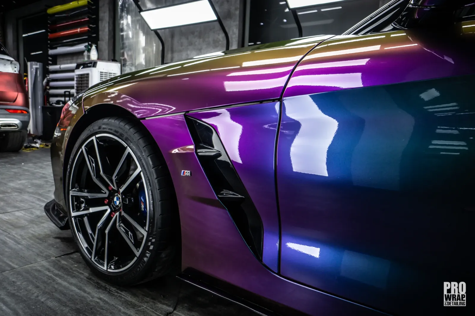 Dán đổi màu xe BMW Z4 Gloss Purple Flame chi tiết cửa và thân xe