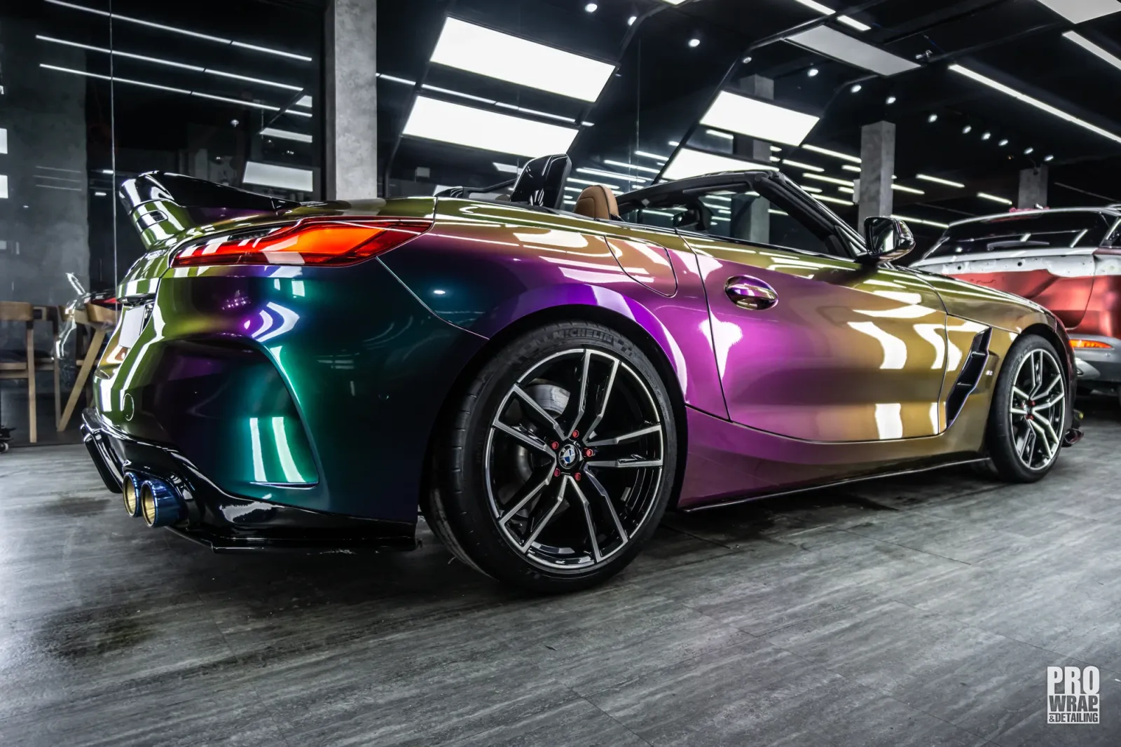 Dán đổi màu xe BMW Z4 Gloss Purple Flame phong cách thể thao