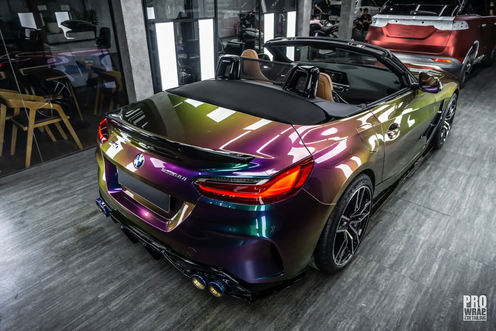 Dán đổi màu xe BMW Z4 Gloss Purple Flame góc phía sau