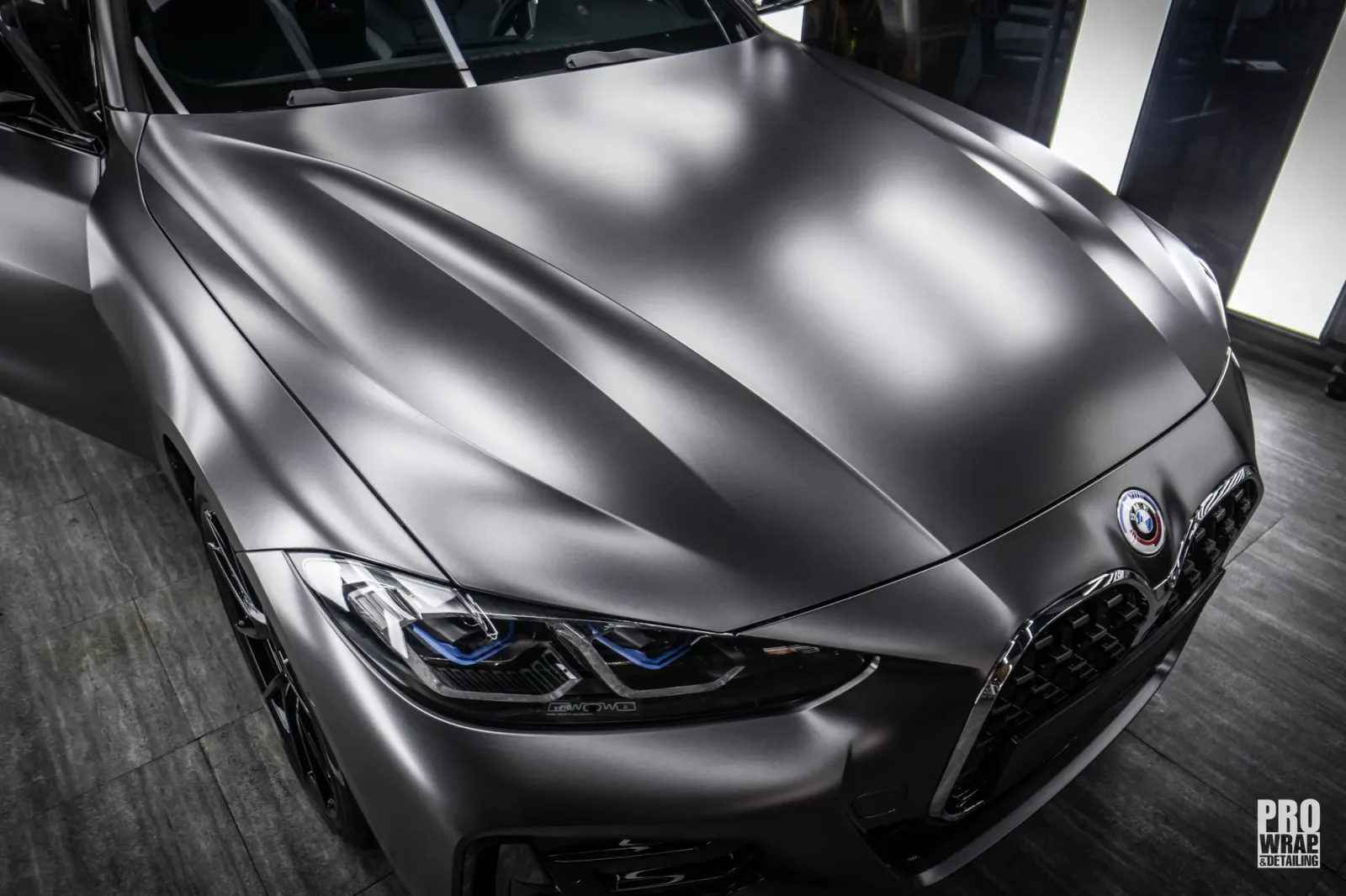 BMW Z4 dán đổi màu Matte Dark Gray Metallic chi tiết phần đầu