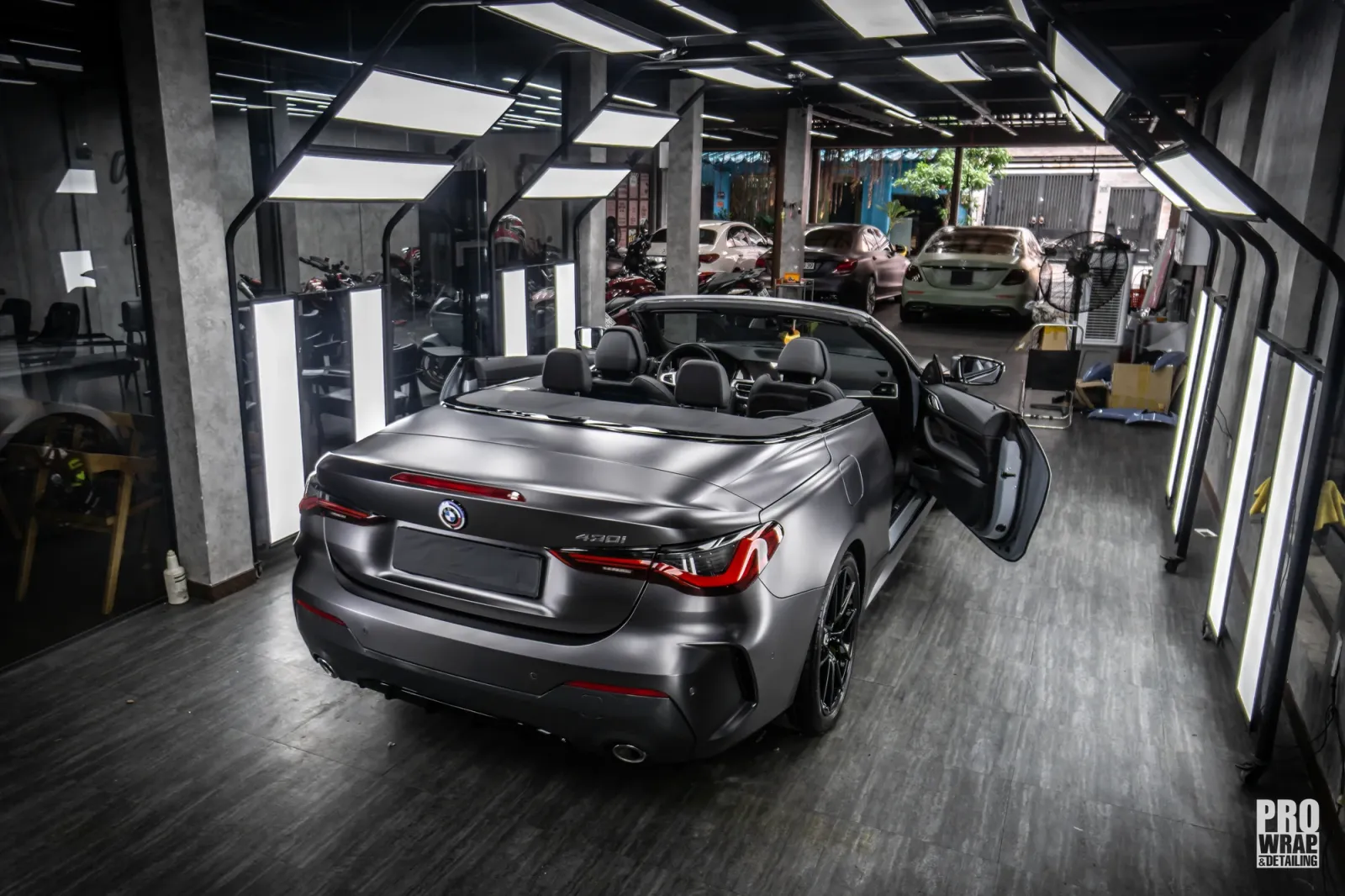Dán đổi màu xe BMW Z4 Matte Dark Gray Metallic hoàn thiện tổng thể