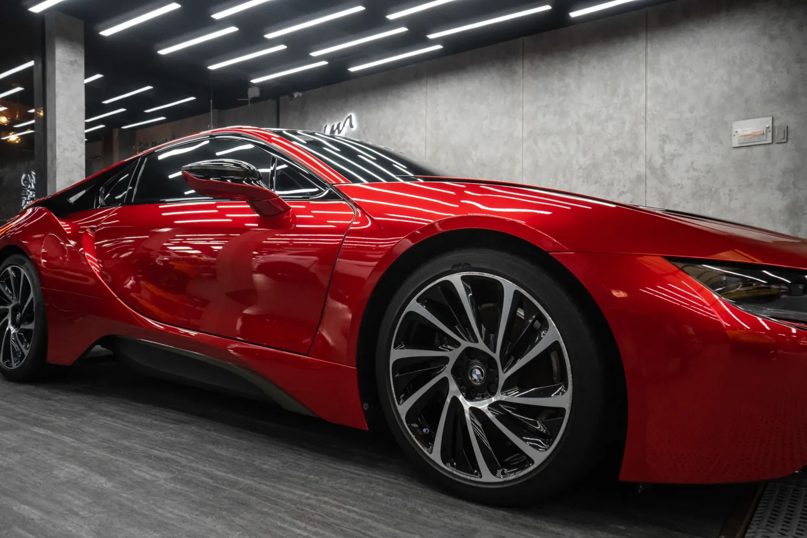 Dán đổi màu xe BMW i8 Gloss True Blood tại ProWrap