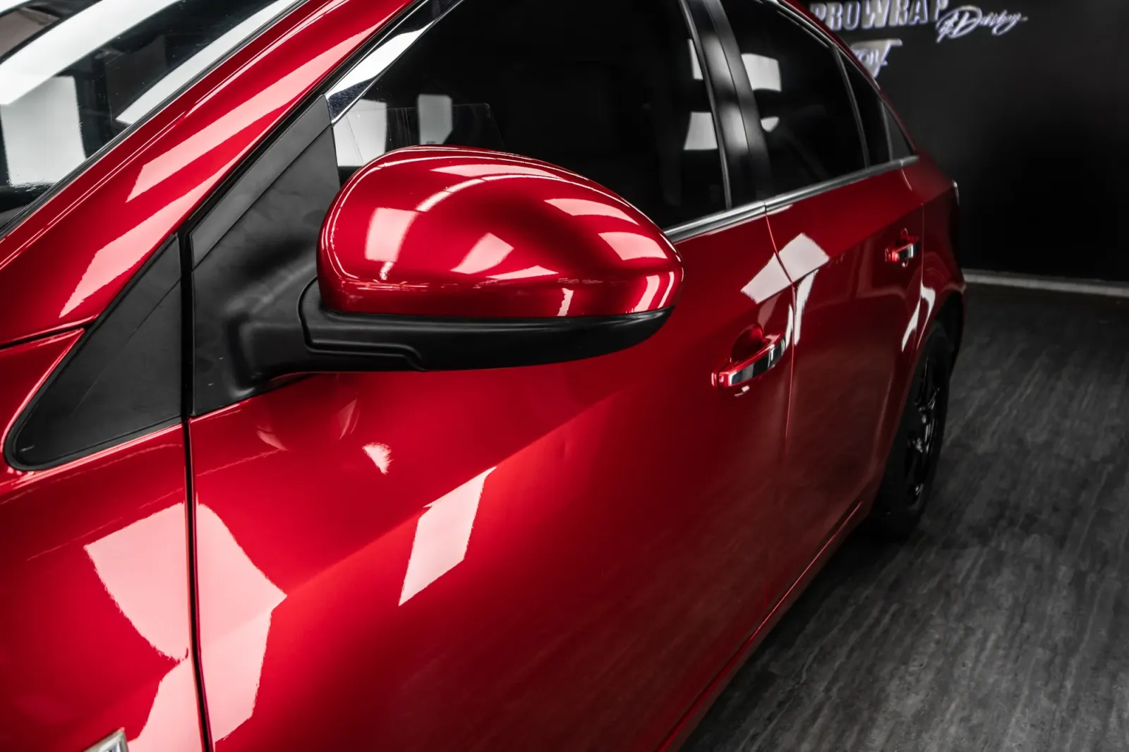 Chevrolet Cruze dán đổi màu Gloss True Blood chi tiết gương và cửa