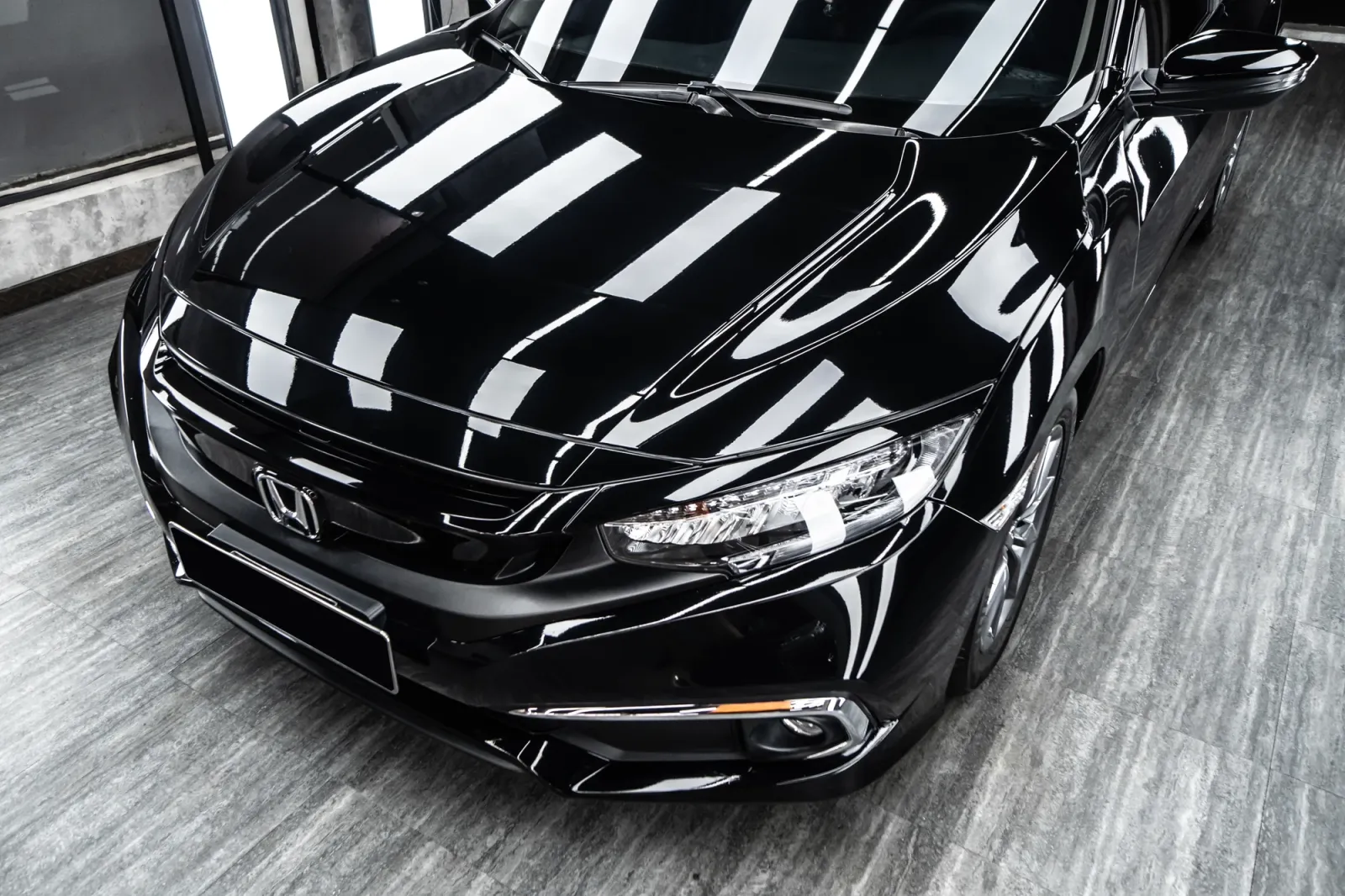 Dán đổi màu xe Honda Civic Gloss Black phần đầu và capo