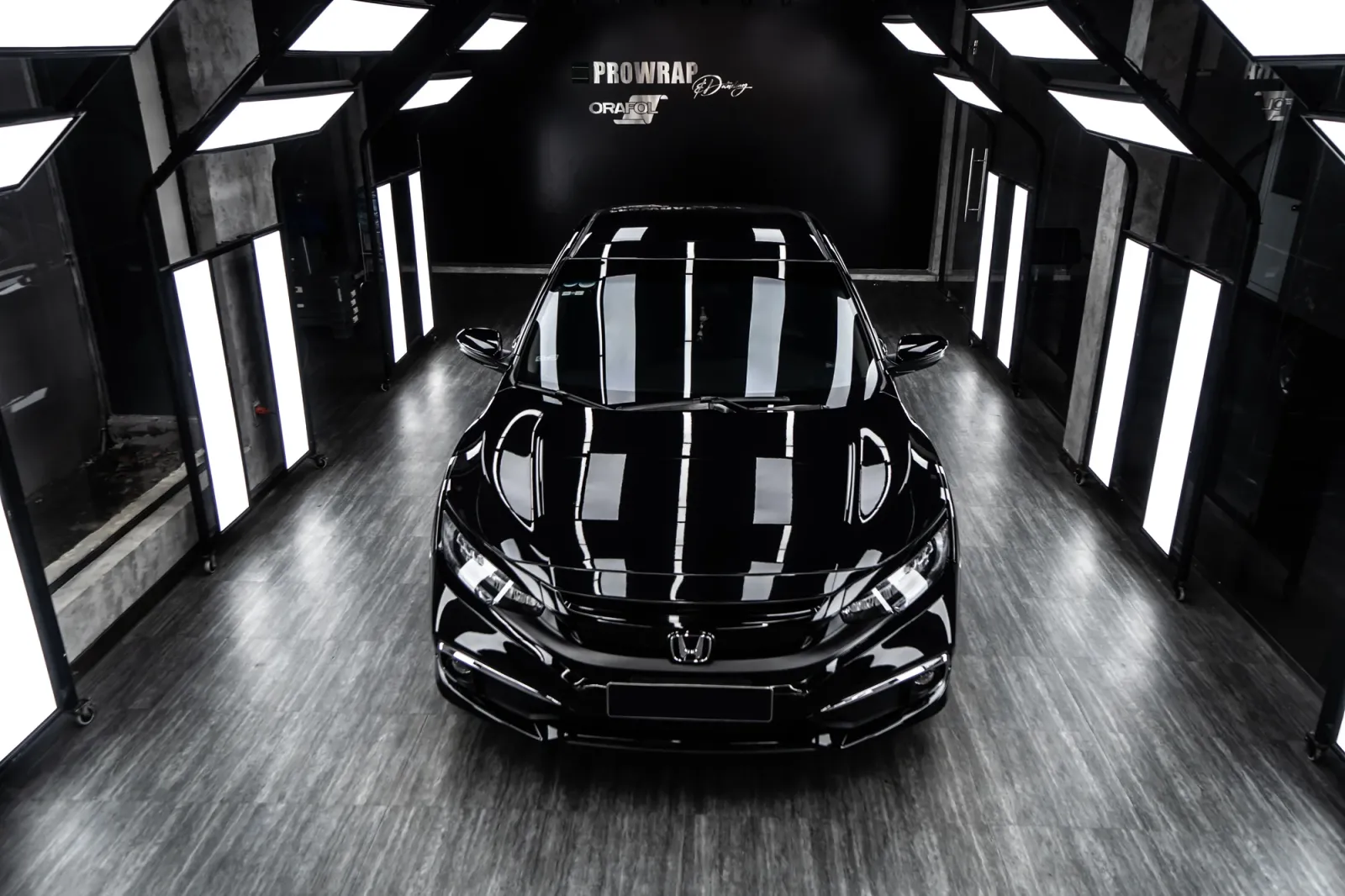 Honda Civic dán đổi màu Gloss Black tổng thể chính diện