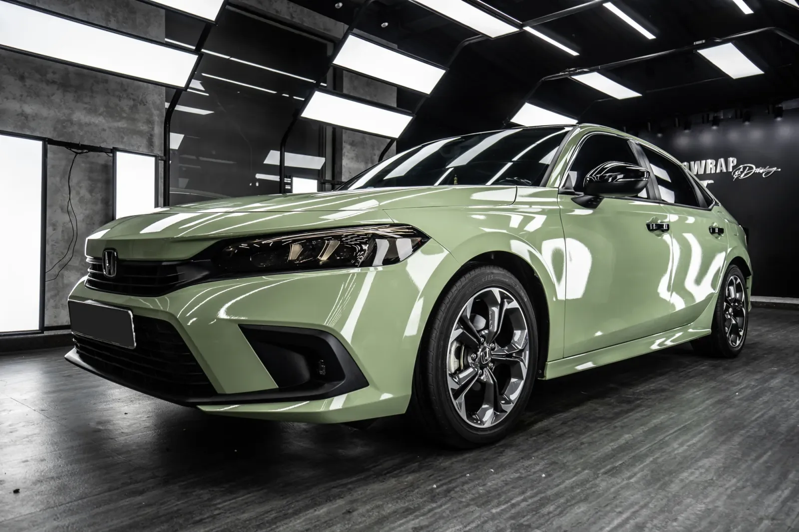 Dán đổi màu xe Honda Civic Gloss Khaki Green góc 3/4 phía trước