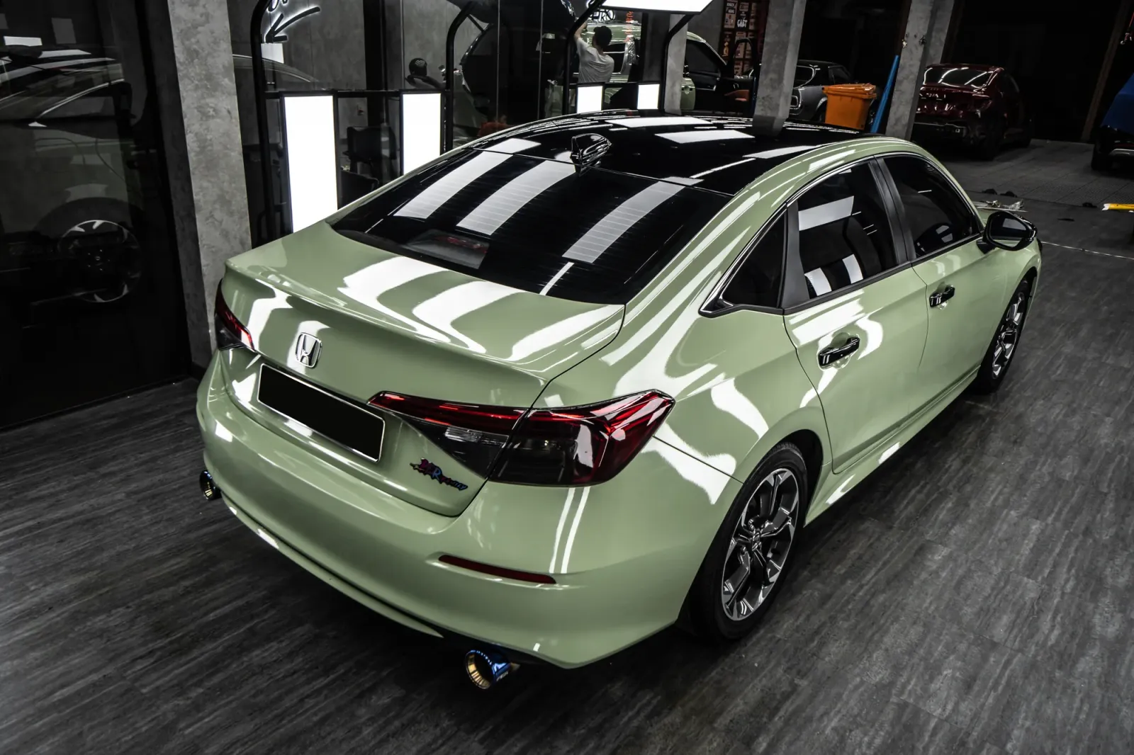 Dán đổi màu xe Honda Civic Gloss Khaki Green góc hông phía sau